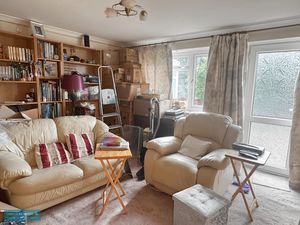Sitting room- click for photo gallery